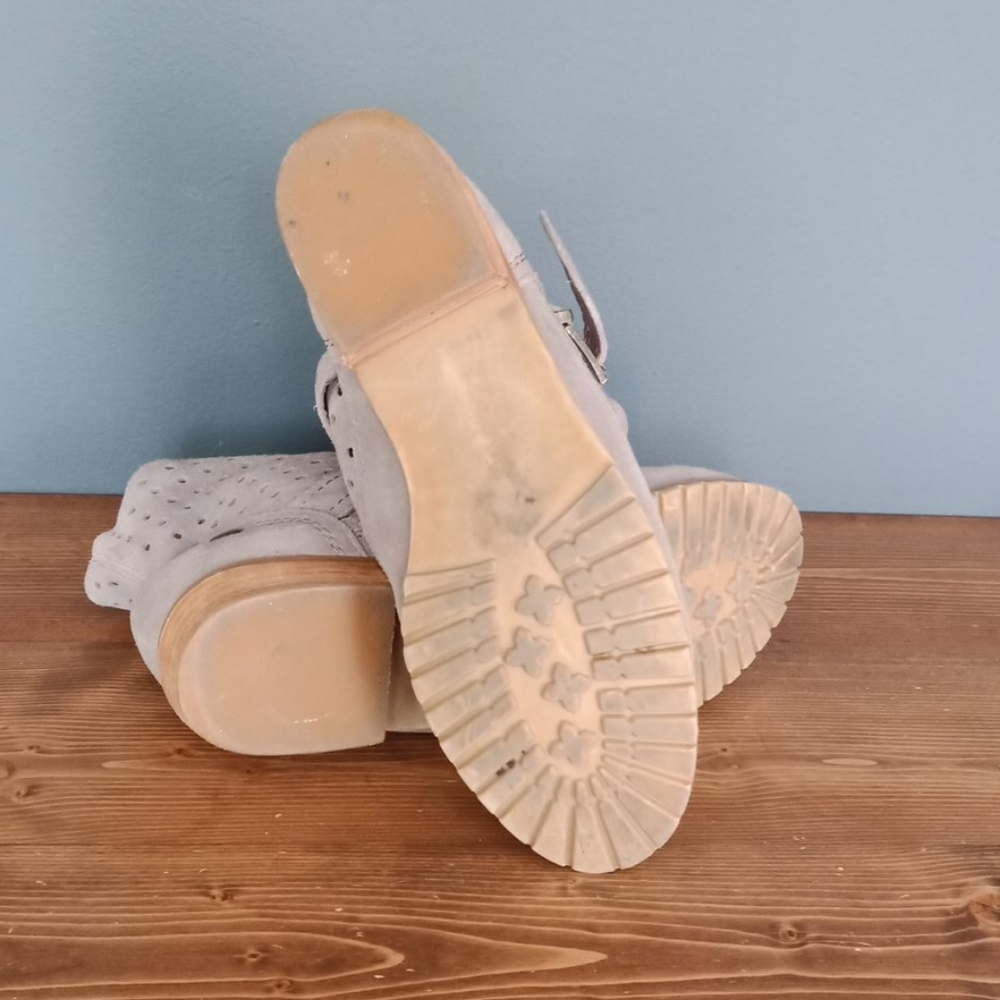 Restricted booties - Picture 7 of 11